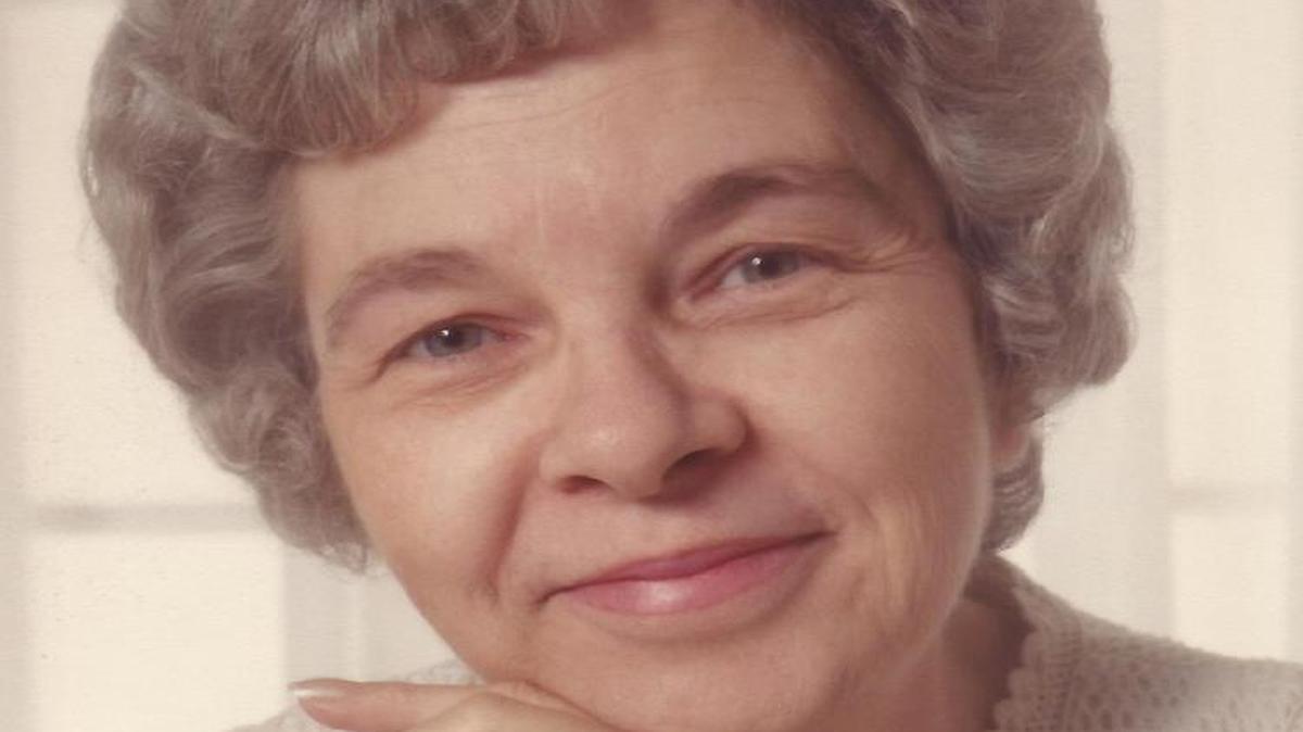 
Carol Lee Bell, 79, of Carmi, Ill., died on Saturday, Aug. 29, 2015 at her home.
