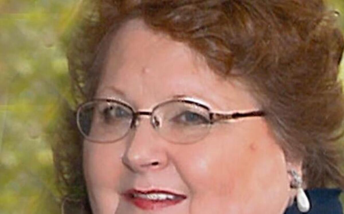 
Linda D. Haake, 63, of Germantown died on Friday July 3, 2015 at St. Elizabeth’s Hospital in Belleville.

