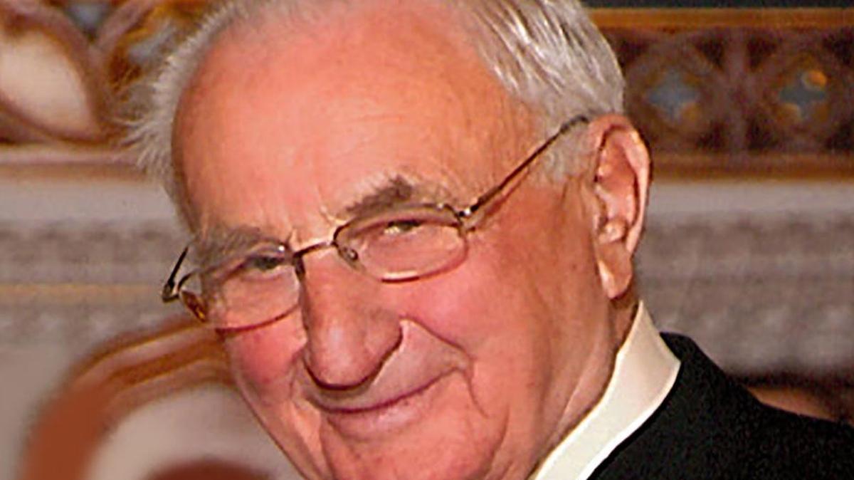 
Alvin F. “Al” Schroeder, 93, of Bartelso died on Saturday, Aug. 1, 2015 surrounded by his family. 

