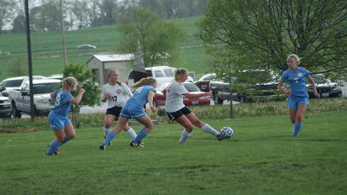Highland junior Abby Stulir boots the ball in between Mater Dei’s Emily Krebs (4) and Rachel Maue (7) as HHS junior teammate Alisse Koishor and Mater De’s Laura Faust look on during the teams’ 1-1 tie on Thursday at Glik Park.