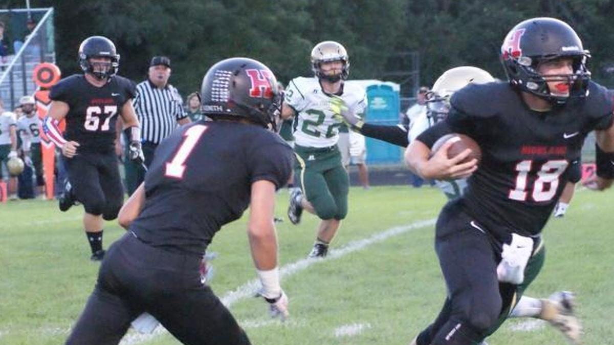 
Highland sophomore quarterback Garrett Marti races downfield for a big gain in the Bulldogs’ 45-6 thrashing of the visiting Mattoon Green Wave on Friday night.
