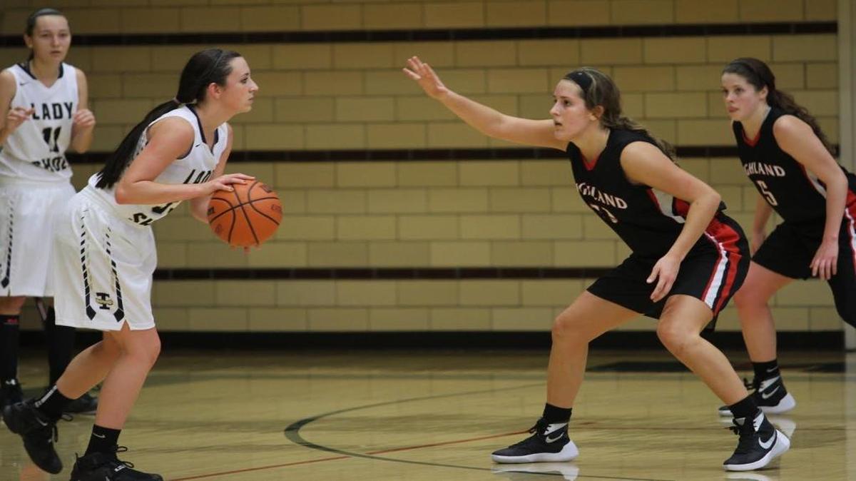 Highland junior Alex LaPorta guards Teutopolis’ Shelby Thompson (with the ball) while HHS senior teammate Amanda Ponce, far right, and Lady Shoe Molly Smith, far left, look on during the two teams’ semifinal showdown Saturday afternoon at the 15 th annual Salem Lady Wildcat Thanksgiving Tournament.