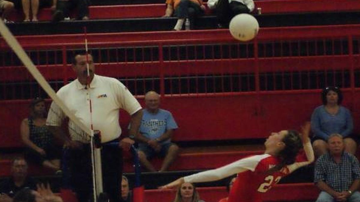 
Highland senior Hayley McSparni goes up to swat one of her 10 kills in the Lady Bulldogs’ 25-11, 25-12 win over visiting Jerseyville on Tuesdsay of last week.

