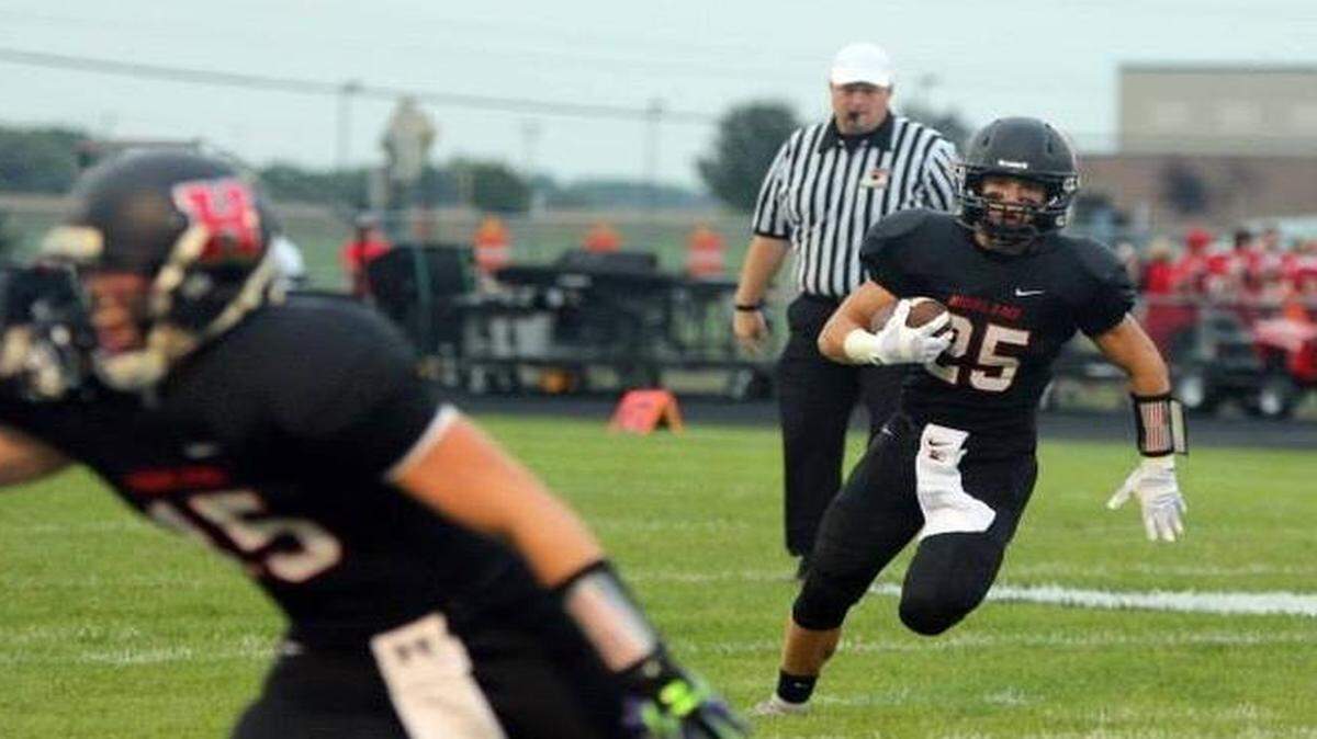 
Highland junior running back Trent Rakers rushed eight times for 72 yards in the Bulldogs’ 48-6 win at Salem last Friday night.
