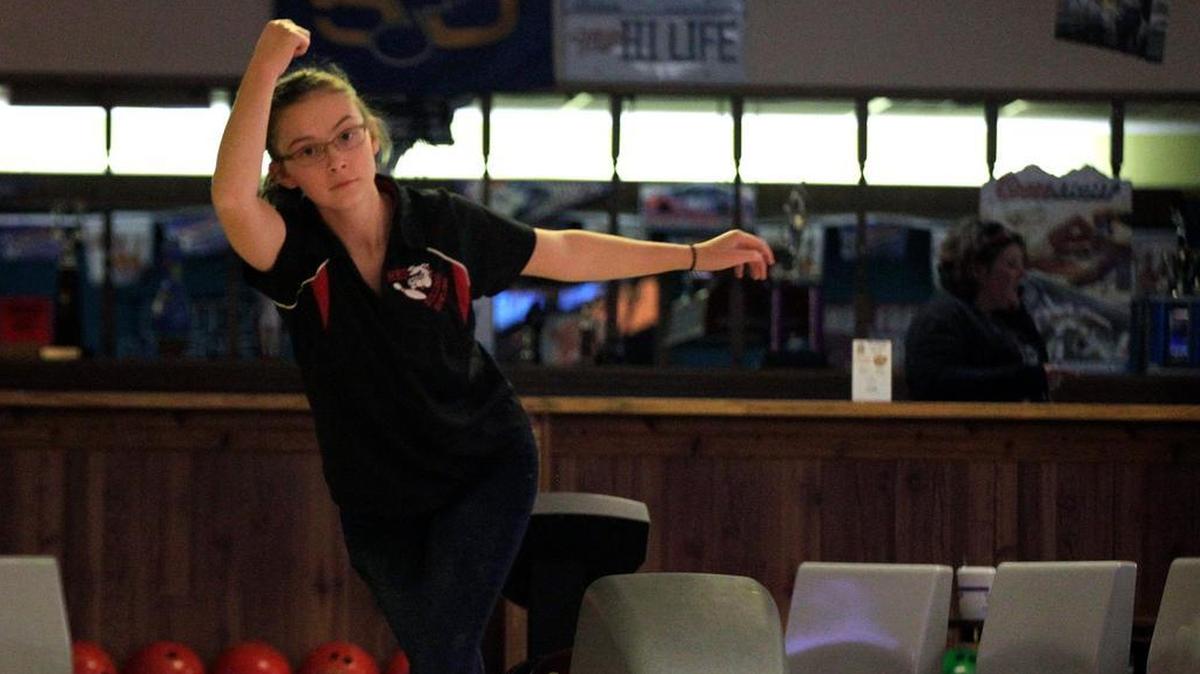 Highland sophomore Kayla Rutz bowled the highest series (621) and the No. 1 and 3 highest individual games (232, 216) to help the Lady Bulldogs shoot down the Civic Memorial Eagles, 37-3, and clinch at least a share of the Mississippi Valley Conference