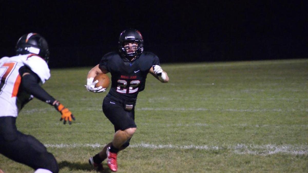 
Highland senior running back Andrew Winning looks to run outside around Waterloo’s Dawson Lake during HHS’ 35-24 victory on Friday night.
