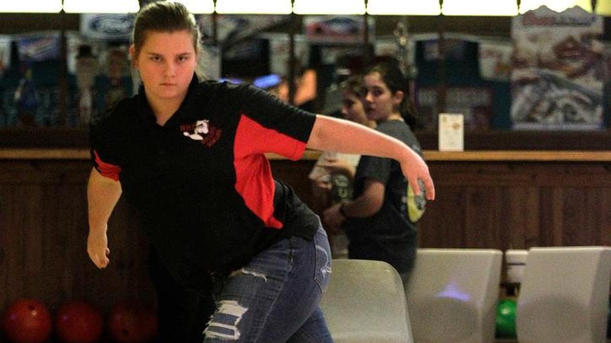 Highland freshman Molly Marshall fired the best series with a 622 to lead the Lady Bulldogs to a convincing victory over visiting Jerseyville Thursday at Poplar Junction Lanes.
