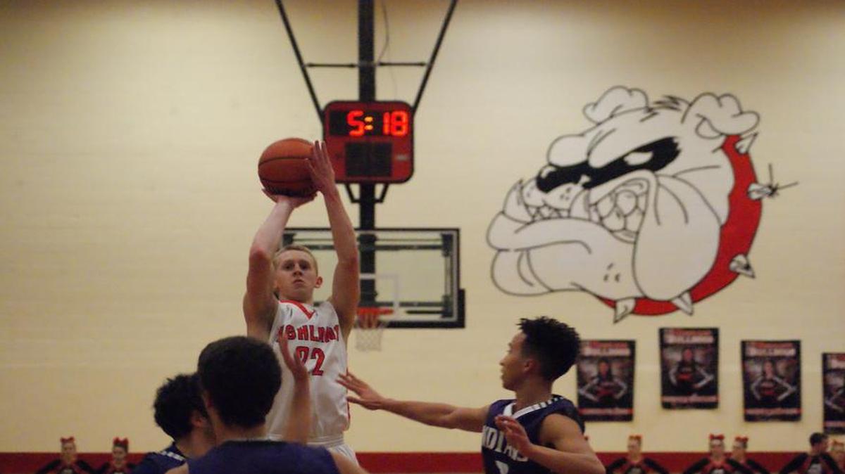 Highland senior Austin Elledge pulls up to drill a jump shot during the first quarter of the Bulldogs’ 61-40 romp over visiting Mascoutah last Thursday night at HHS.