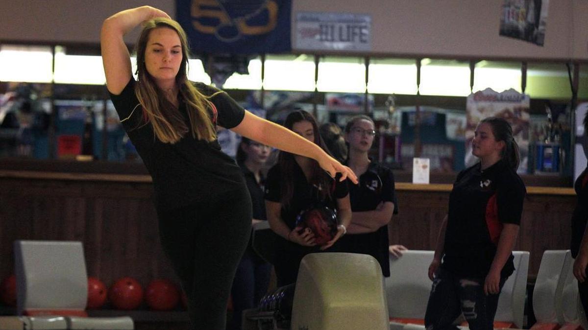 Highland senior bowler Emma Schuster came within one pin of rolling three straight 600 series to help the Lady Bulldogs go 3-0 in conference matches before she went on to place 13th out of 88 bowlers with a six-game series of 1,171 (191.833 average) to help HHS win the gold division of the Southern Illinois Team Challenge, hosted by Belleville East on Saturday.