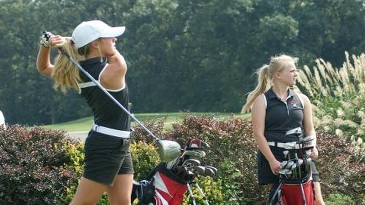 
Highland sophomore Rece Portell fired an 88 to garner the seventh-place medal Wednesday at the IHSA Class A Salem Regional and qualify for Monday’s Carterville Sectional. She will be joined by senior Allison Young, shown watching on the right, after Young shot a 92 and finished 11
th
 at the regional. 
