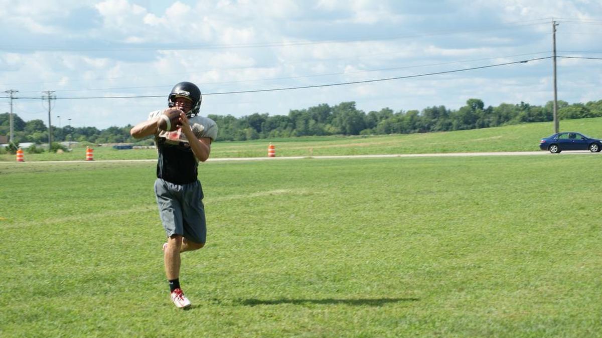 
Highland senior running back Andrew Winning catches a pass at a recent Bulldog football practice.
