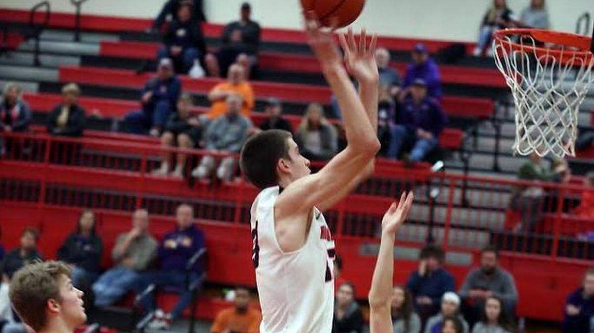 Highland's Stephen Torre scores on a short hook shot over the interior of Civic Memoria's defense during the first half of the Bulldogs' 51-49 overtime win over the visiting Eagles Tuesday, Feb. 20.