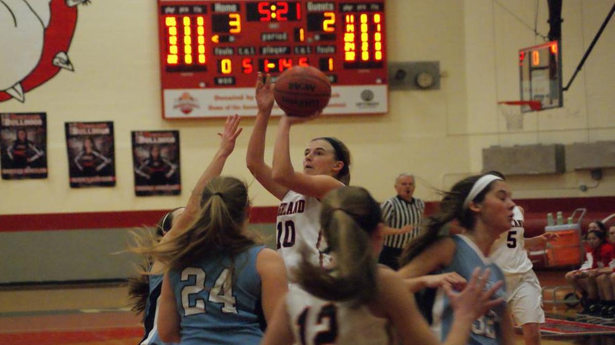 Highland senior Caitlin Lammer takes aim on a jump shot early in the Lady Bulldogs’ 56-47 win over visiting Mater Dei Monday night.