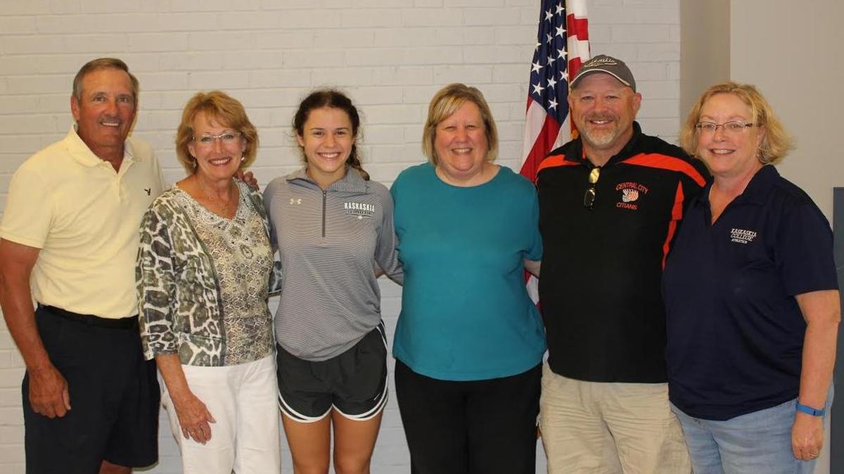 The Kaskaskia College Sports Association announced that Cindi Sloat of Centralia has been named the recipient of the Abbey Quitmeyer Memorial Scholarship for the second year in a row. Pictured from left to right are Neil and Kathleen Quitmeyer (Abbey’s parents), Cindi Sloat, Sue and Mike Sloat (Cindi’s parents), and Cathy Karrick, Director of Public Information for Kaskaskia College and Coordinator of the KC Sports Association.