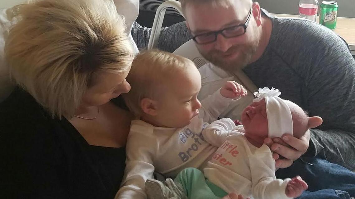 Larissa and Mark Chapman help their son Brooks, welcome their new daughter Mary Jane Chapman into the world. Larissa and Mark have donated both of their children’s cord blood to the St. Louis Cord Blood Bank through the Southern OB/GYN Associates donation program.