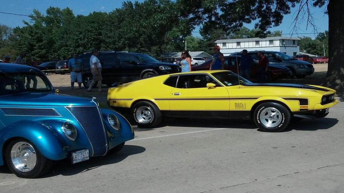 The Southern Illinois Street Rod Association will hold its 43 rd annual Father’s Day Run car show Sunday, June 19 at Lindendale Park in Highland.
