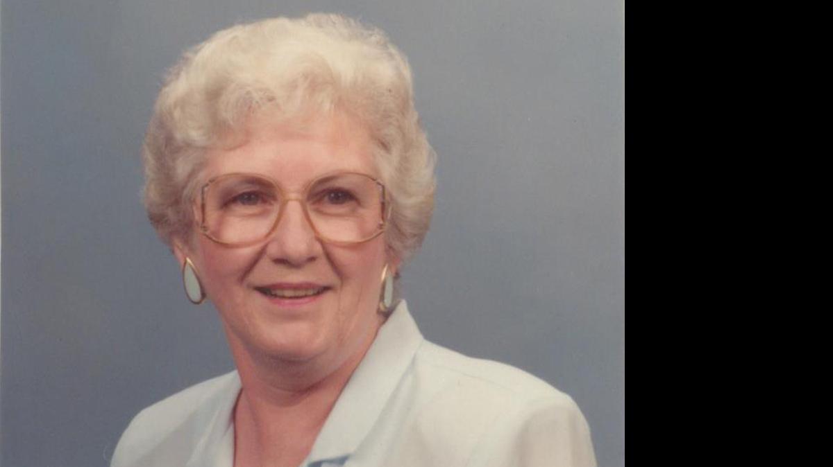 
Dorothy Marian Hoffman, 86, of Highland died Monday, April 20, 2015 at St. Mary’s Hospital in Clayton, Mo.
