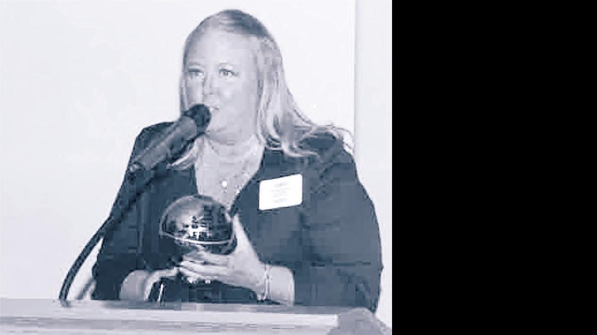 
Highland fifth-grade teacher ShiAnne Shively was recently honored as an Outstanding Teacher by the Illinois Education Association (IEA). The recognition took place on May 7 at the IEA Region 5 Awards Banquet at the N.O. Nelson Center in Edwardsville.
