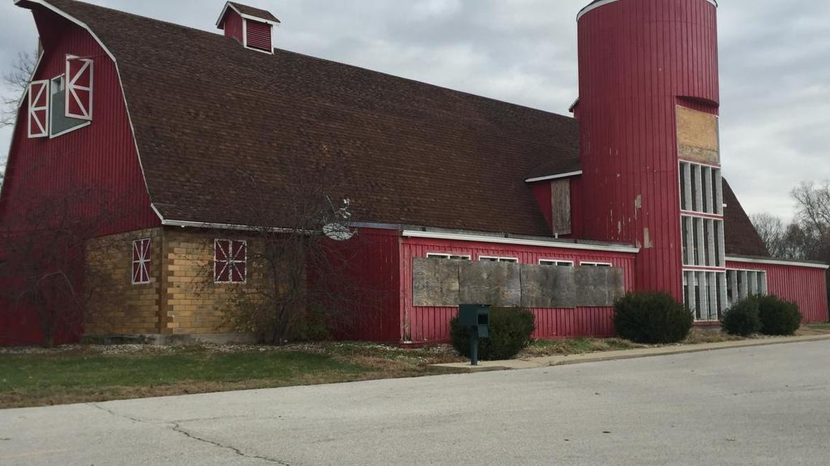 The village has decided to raze the Red Barn property at 2400 Country Lane in Shiloh, off Hartman Lane. It has been in a dilapidated status since the village purchased the property Oct. 8, 2009. Before December 2015 the Red Barn’s front ground floor windows were only covered by large wire meshing exposing the shattered glass, which the Progress reported to village staff as a safety concern. The village then put up boards as precautionary measure.