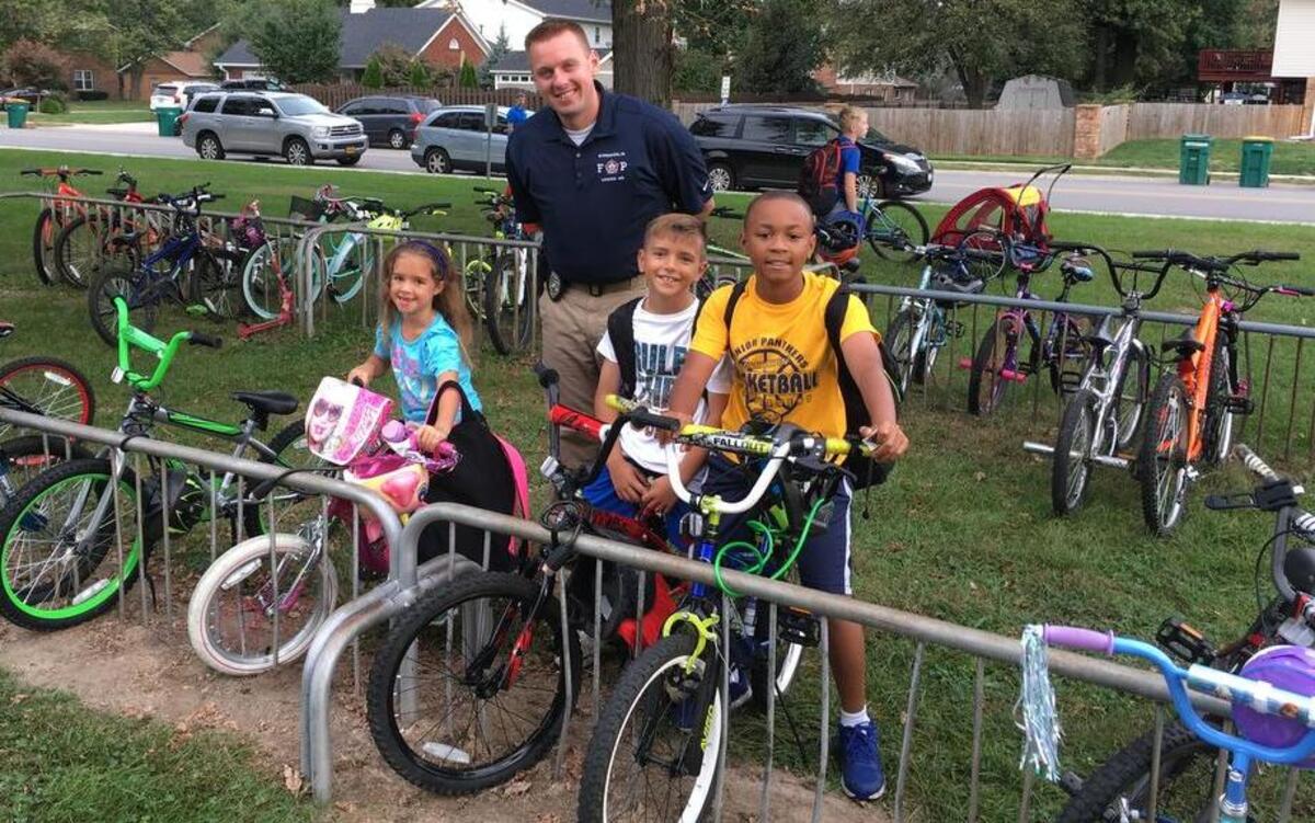 O’Fallon Police Officer Bill Barlock was on hand at Estelle Kampmeyer Elementary School to talk to students about bike safety.