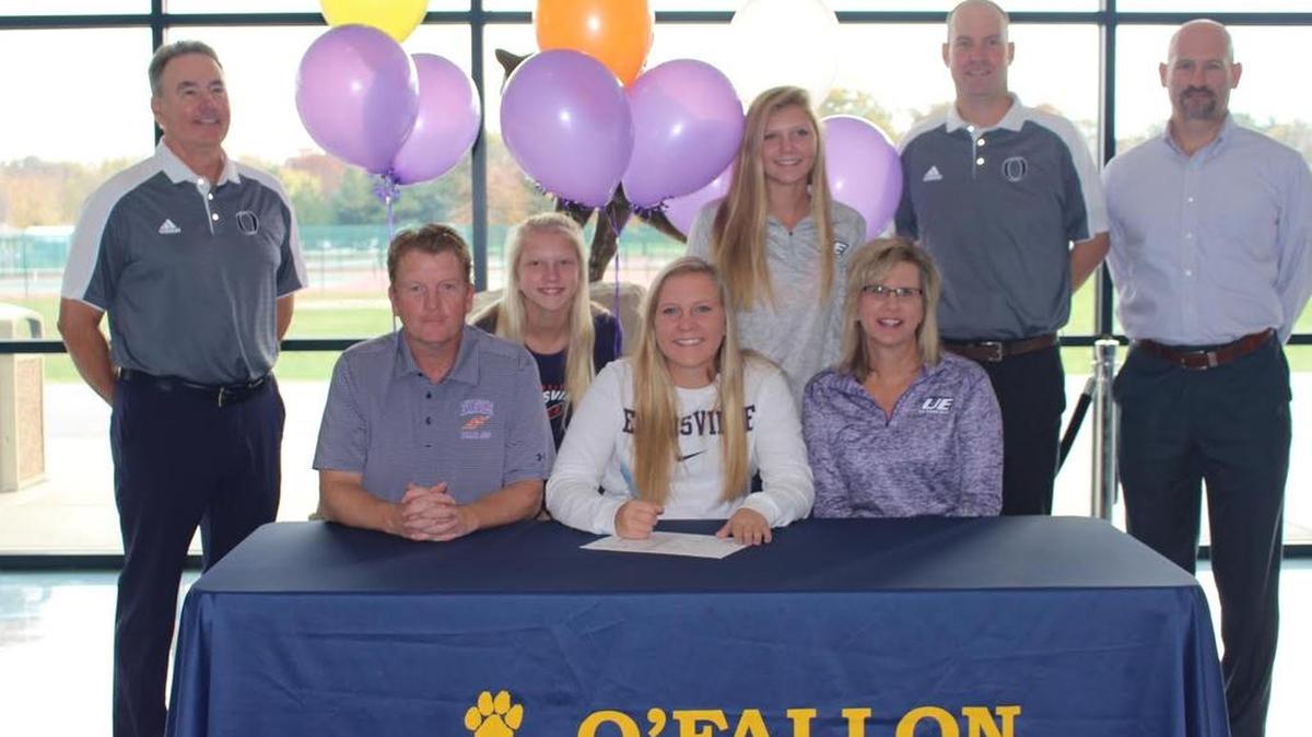 O’Fallon senior Alyssa McMinn recently signed a national letter of intent to play golf at Evansville University. Seated with Alyssa are her parents, Lonnie and Lori McMinn. Standing in the back from left are Assistant Coach Dan May, Kiley McMinn, Briana McMinn, Head Coach Chris Eddy and Athletic Director Todd Moeller.
