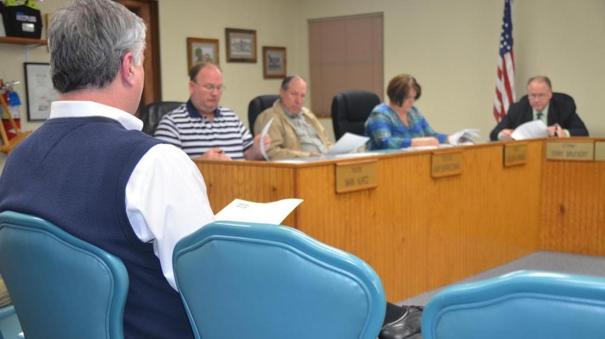 Village of Shiloh Board of Trustees held it’s last Committee at Large meeting for the month on Monday, Feb. 22. In foreground is Village Administrator John Marquart making recommendations to the board. Left to right, Trustees Mark Kurtz, Kurt Burrelsman, Colleen Powers, Village Attorney Terry Bruckert and Mayor Jim Vernier.