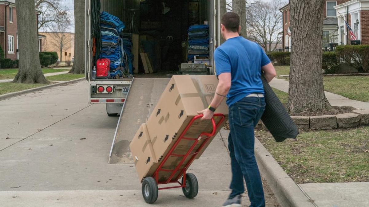 A moving contractor loads a moving truck with a service member’s household goods during the permanent change of station peak-season at Scott Air Force Base earlier this year. Overall, Scott’s TMO serves nearly 4,500 customers a year and saved the government roughly $584,000 in 2017. Photo by Staff Sgt. Oz Suguitan