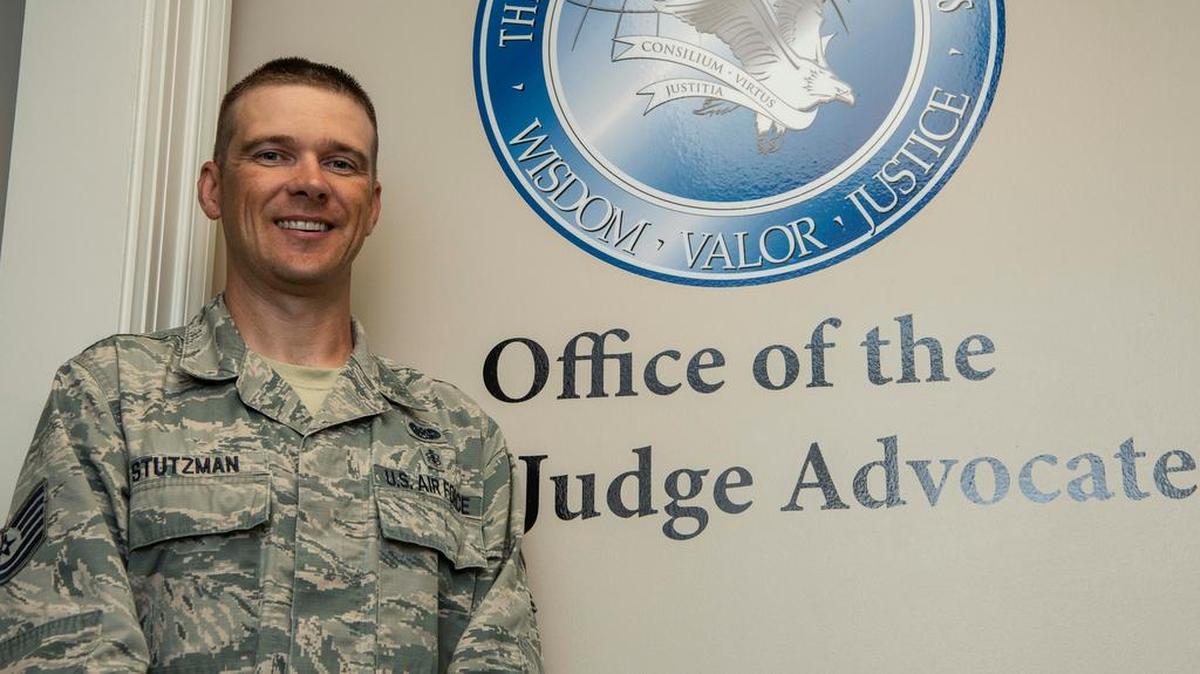 Tech. Sgt. Jeremy Stutzman, a Reservist assigned to the 375th Air Mobility Wing Legal Office, is this week’s Showcase Airman. Photo by Senior Airman Melissa Estevez