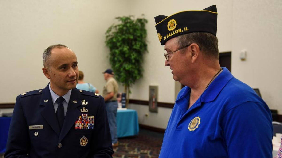 Col. Robert Grimmet, 375th Mission Support Group deputy commander, speaks with retired Col. Jim Harper during Scott Air Force Base’s 33rd Annual Retiree Appreciation Day. Photo by Airman 1st Class Chad Gorecki