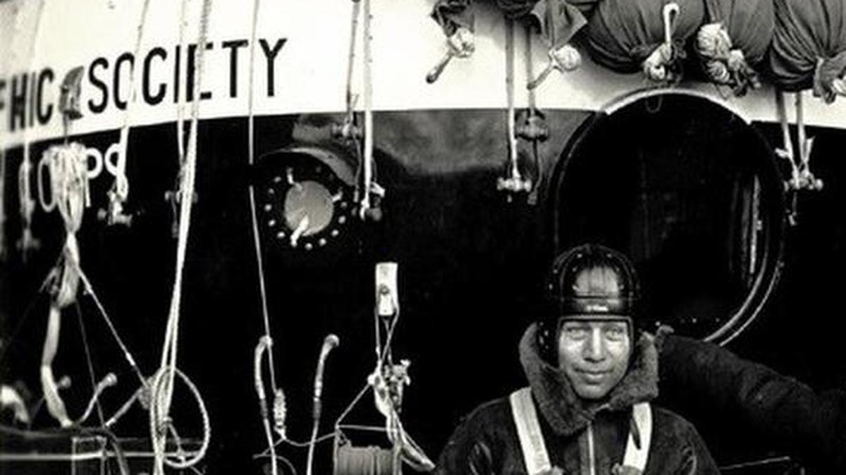The crew of Explorer II, Capt. Albert W. Stevens (left) and Capt. Orvil A. Anderson (right) in high-altitude flying clothing. The leather Wilson football helmets were on loan from a high school in nearby Rapid City, South Dakota.