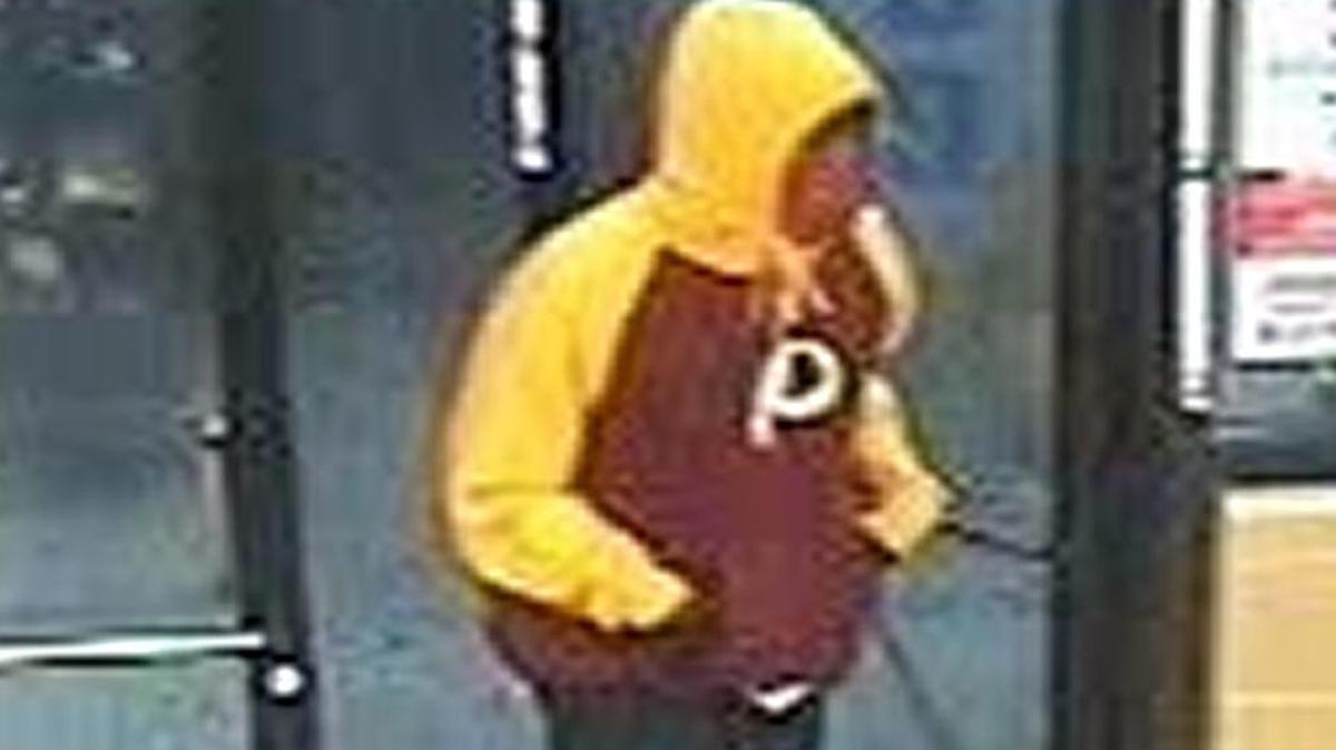 
Fairview Heights Police say an armed man robbed the Circle K station at 10070 Bunkum Road shortly after midnight Monday. The suspect’s attire matches that of an armed man who robbed a gas station in Swansea on Sept. 30.
