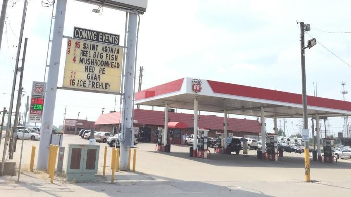 
The convenience store where the slaying occurred.
