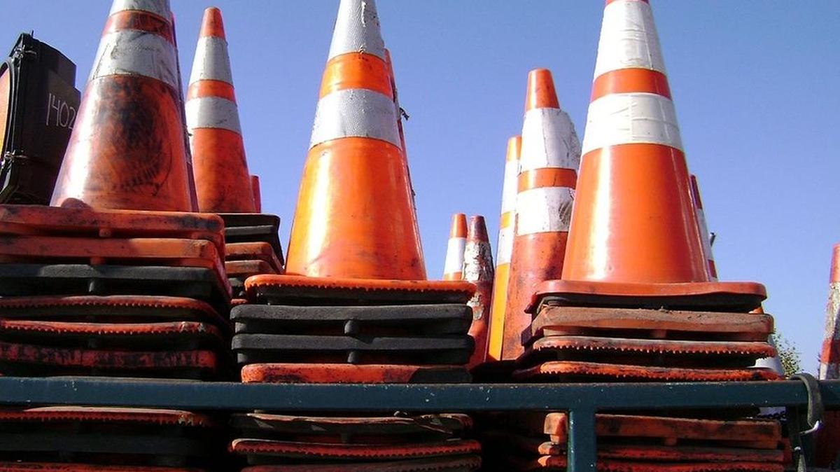 Street improvements, which include protected bike lanes, along West 7th Street in Fort Worth have caused roadway congestion coming to and from downtown.