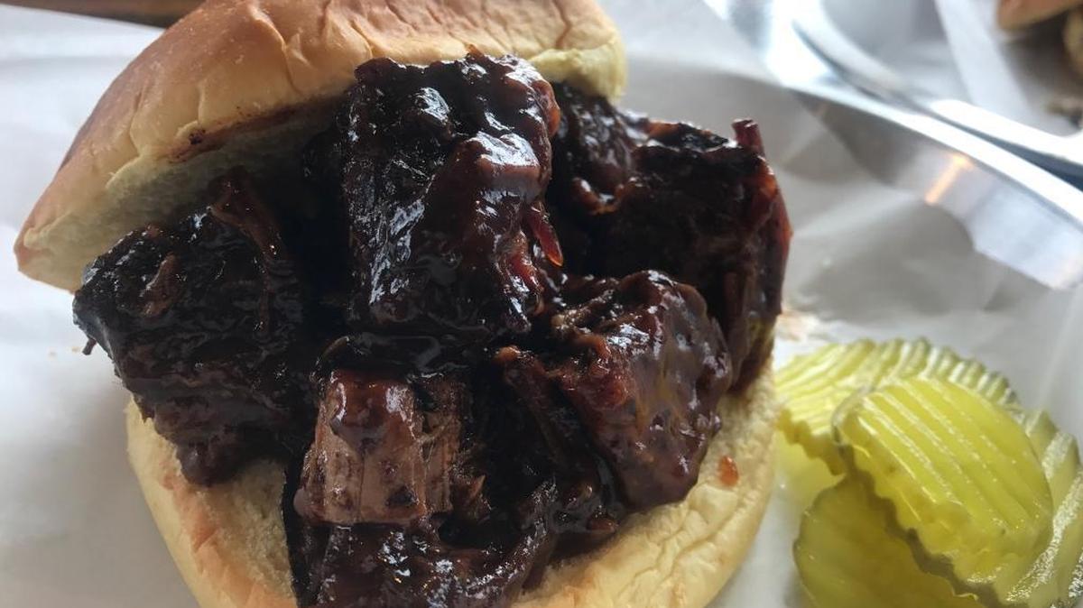 A look at the burnt ends sandwich from Coal Miners in Glen Carbon.