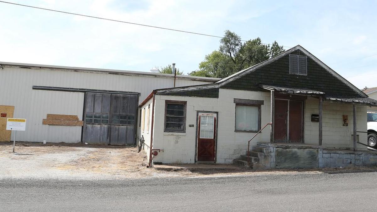 
The site of a closed Millstadt business, Advanced Asymetrics, has been declared a hazard by the Illinois Environmental Protection Agency. IEPA director Lisa Bonnett has issued an order that the former site of Advanced Asymetrics, Inc. be sealed. The business, which was located at 109 S. Kossuth, specialized “in the custom synthesis of chiral chemicals,” according to its website. The business, which has been closed since at least 2012 when its electricity was disconnected, was found to contain unsecured hazardous waste.
