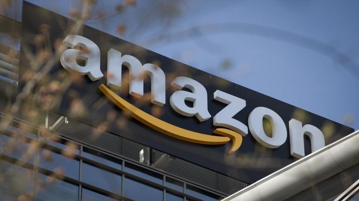 Amazon is looking to build a second headquarters for the company. St. Louis and Chicago are among cities seeking to land the headquarters.