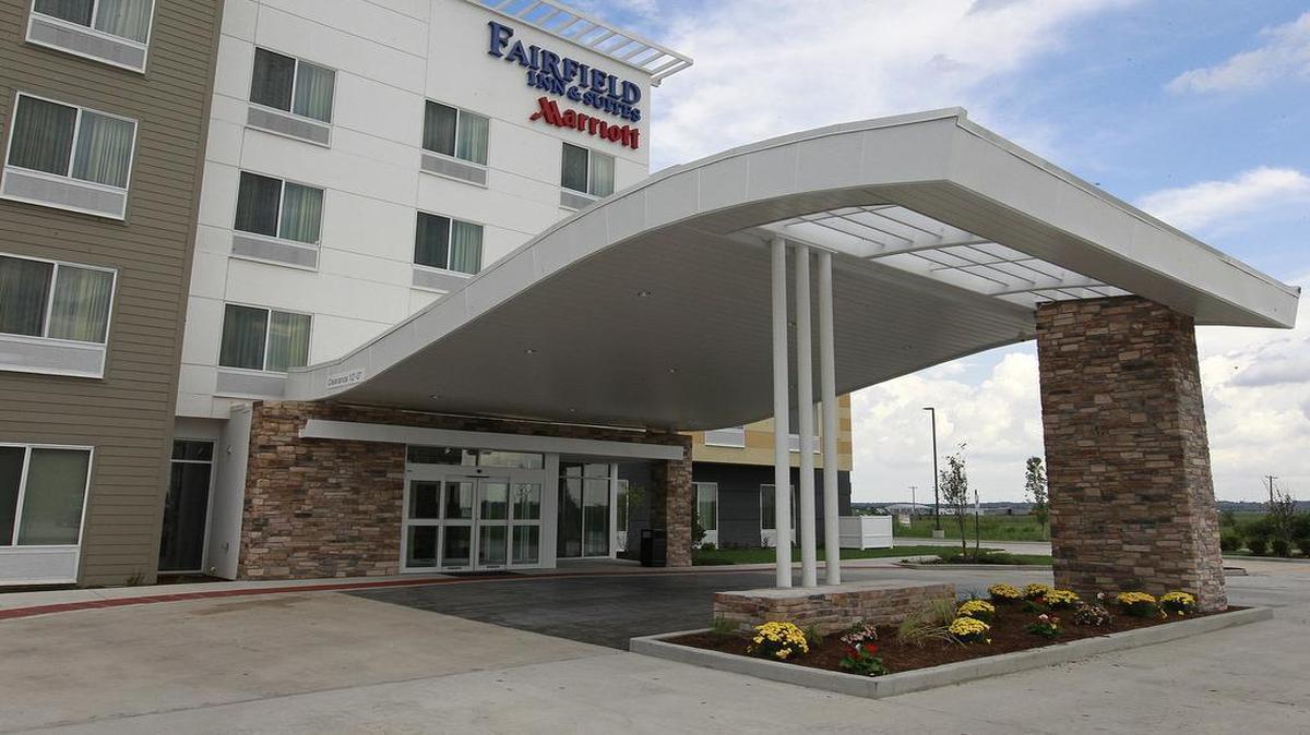 
The newly-designed front entrance welcomes travelers to the Fairfield Inn & Suites by Marriott, on Illinois 111 just south of Interstate 270 in Pontoon Beach. It's one of two new “fourth-generation” design hotels that Marriott has rolled out in the St. Louis market — the other is in Wentzville, Mo. 
