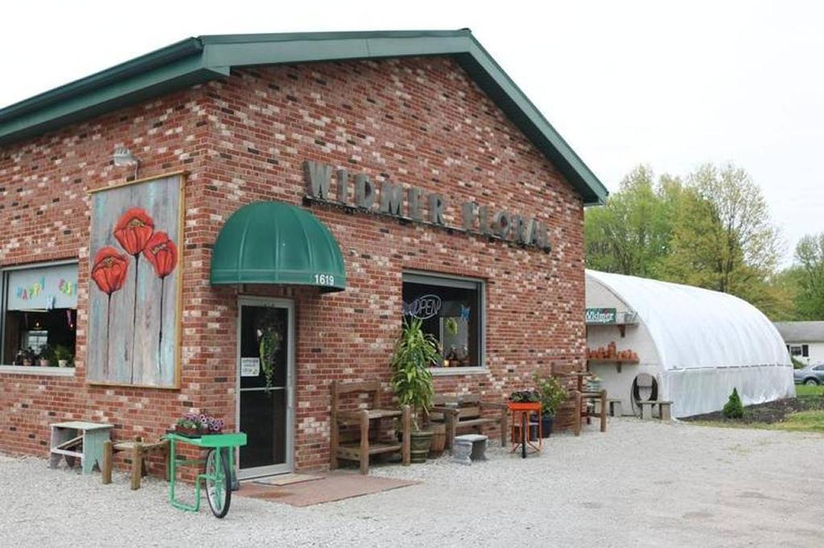 Widmer Floral is located at 1619 Papin Street in Highland. The shop has been under new owners, Retha and Gary Turner, for about six months. In mid-April the Turners merged their business with Carol’s Forget Me Knot, another floral shop in town.
