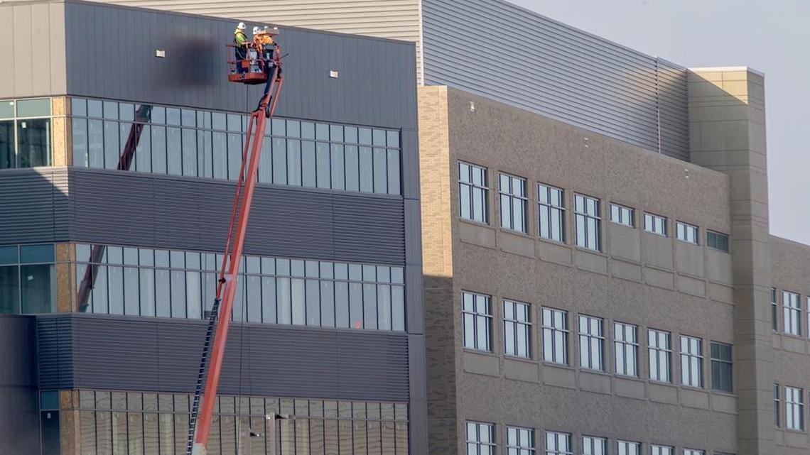 Work on the exterior of the new St. Elizabeth’s Hospital is nearing completion. The new $253 million replacement hospital currently under construction in O’Fallon IL will open on Saturday, Nov. 4, 2017.