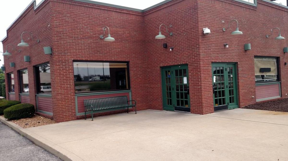 All lights, signs and other markings identifying 47 Ludwig Drive in Fairview Heights as an Applebee’s restuarant have been removed. The restaurant is closed and there’s no explanation for why.