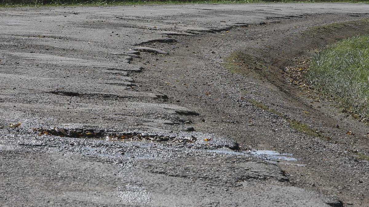 Here’s how to report potholes, streetlight outages and other non-emergency issues in Belleville.