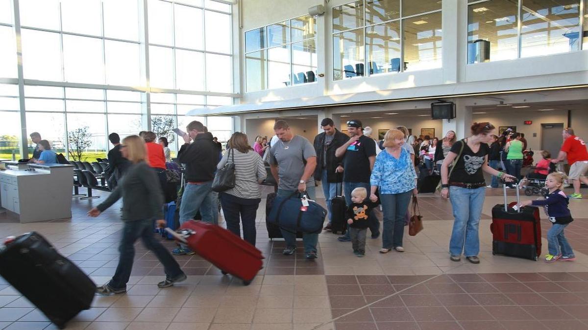 The St. Clair County Board will vote whether to transfer control of MidAmerica airport to the board and away from the Public Building Commission.