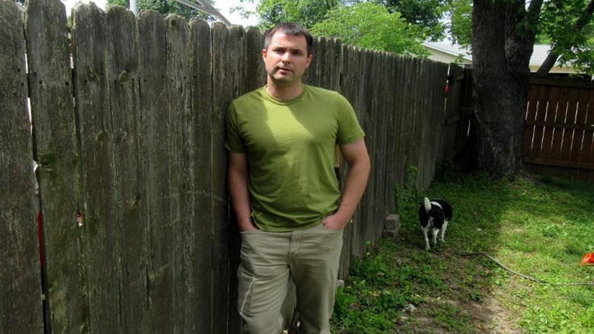 Eric Brumfiel of St. Peters, Mo., hired Veterans Tree and Fence to replace a fence in October, but no work has been done. The business has refused to refund his money.