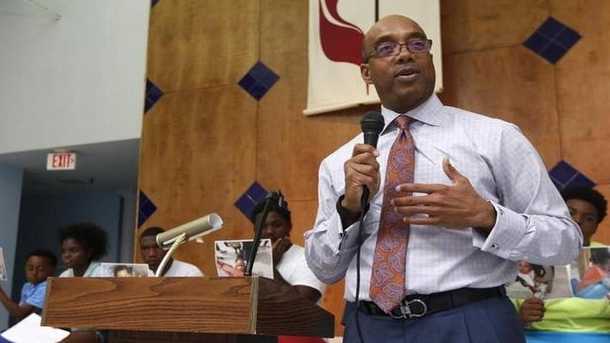 
State Sen. James Clayborne, D-Belleville, speaks during a meeting with constituents.

