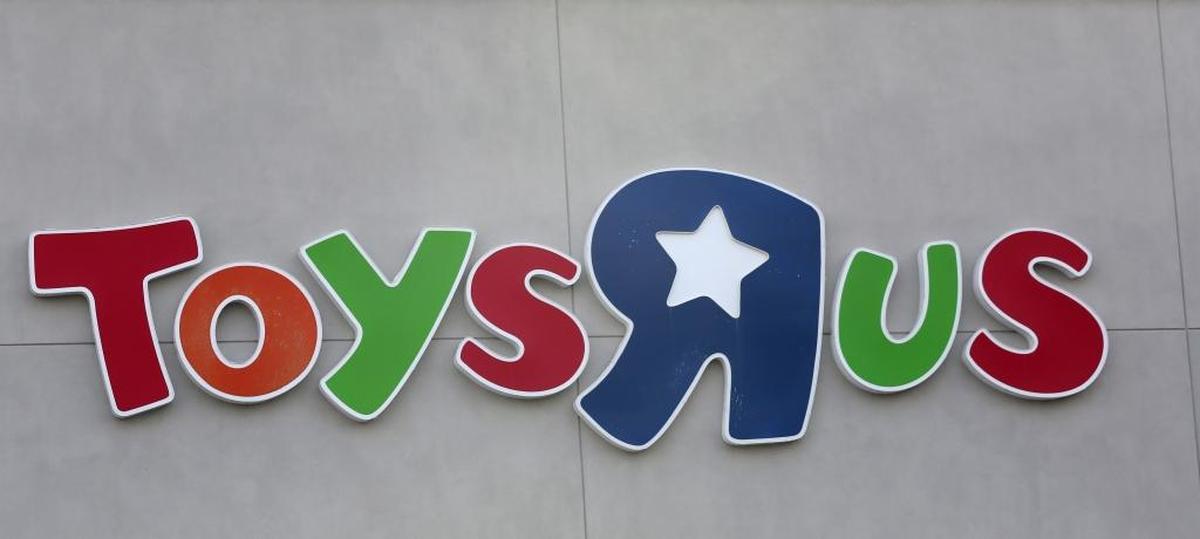 Toys R Us may be closing at least 100 stores across the U.S.