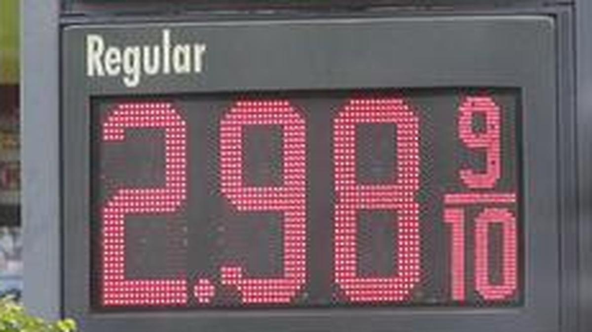 
Gasoline prices are up to $2.96 to $2.99 per gallon as the anti-pollution summer blends flow into local stations.This was the price for regular unleaded at the Circle K station at South Illinois Street and South Belt West in Belleville.
