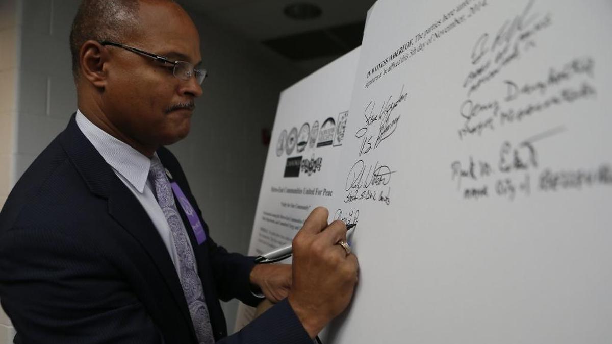 Former East St. Louis Mayor Alvin Parks Jr. was fired by the City Council on Monday from the city manager position he received in August.
