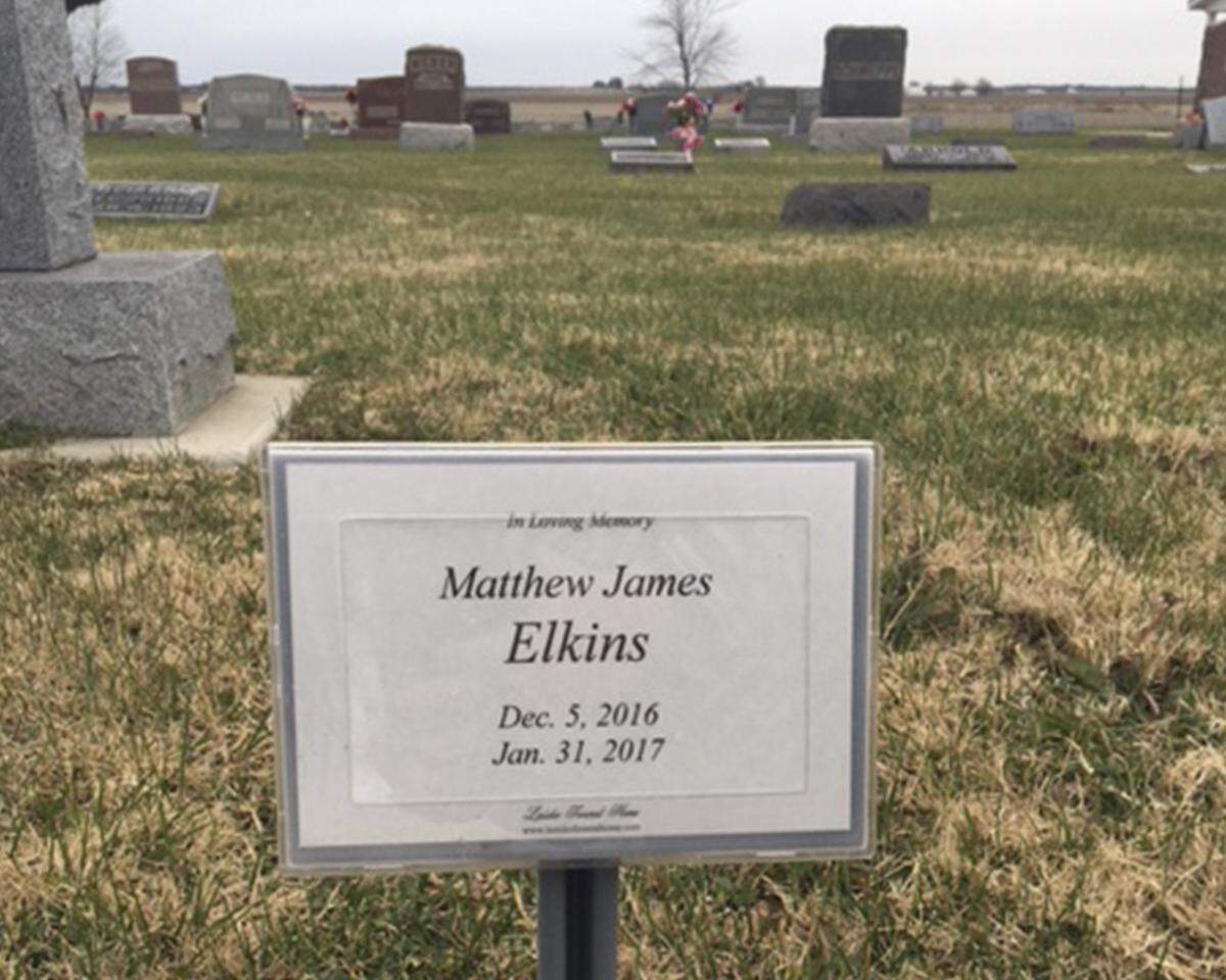 baby matthew elkins grave marker