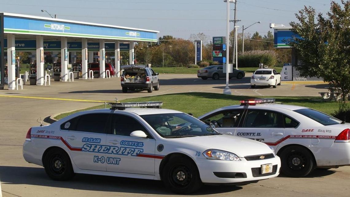 A St. Clair County Sheriff's deputy was arrested on charges of official misconduct.