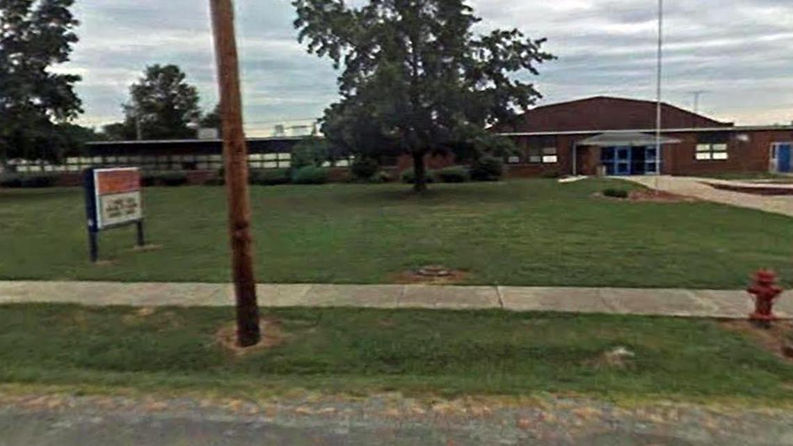 
The former Okawville Grade School, 301 W. Illinois St. in Okawville, was where OSHA alleges violations took place during asbestos removal by D7 Roofing. OSHA is seeking a $1.8 million fine afer charging the company with having Mexican laborers remove asbestos without safety gear.
